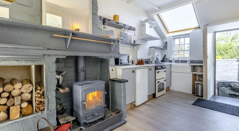 Photo of 1 Bed in Llwyngwril