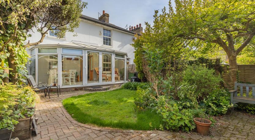 Photo of 3 Bed in Hythe