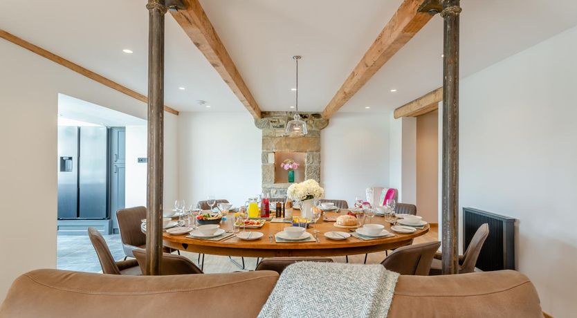 Photo of 5 Bed in Wigglesworth