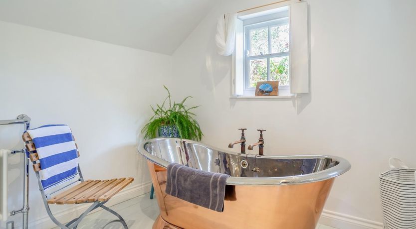 Photo of 3 Bed in St. Teath
