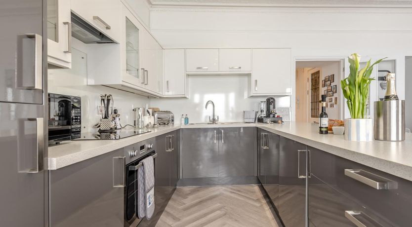 Photo of 2 Bed in Tenby