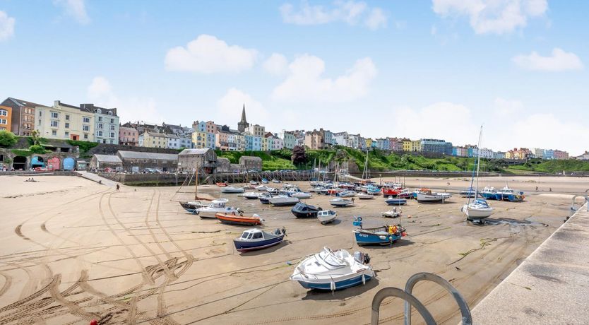 Photo of 2 Bed in Tenby