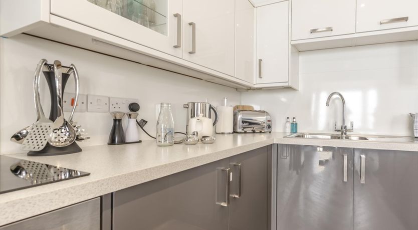 Photo of 2 Bed in Tenby