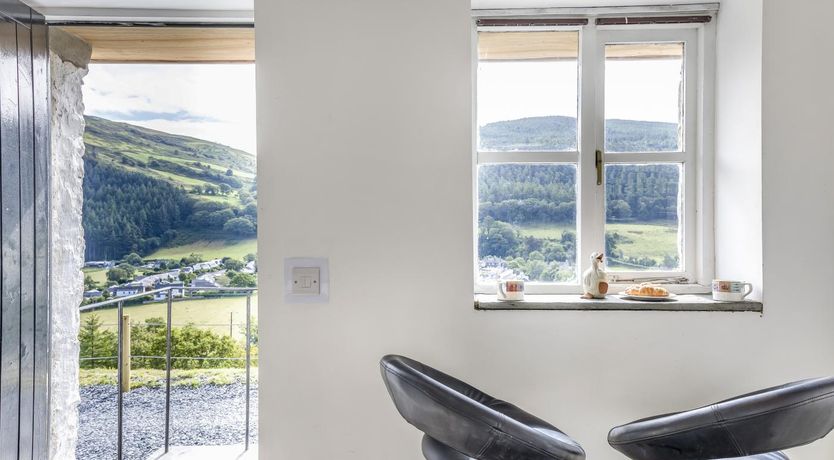 Photo of 1 Bed in Abergynolwyn