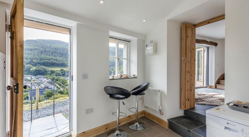 Photo of 1 Bed in Abergynolwyn