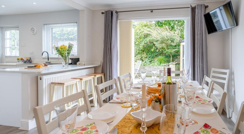 Photo of 5 Bed in Oxwich