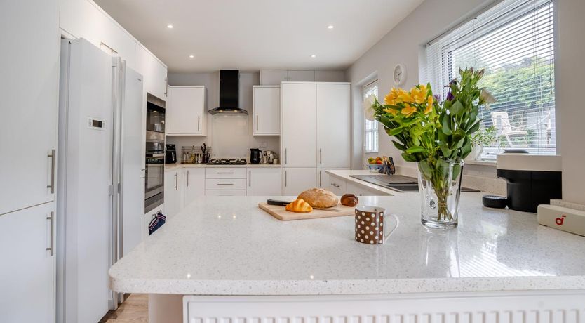 Photo of 5 Bed in Oxwich