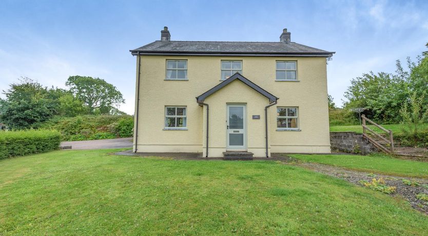 Photo of 4 Bed in Dihewyd