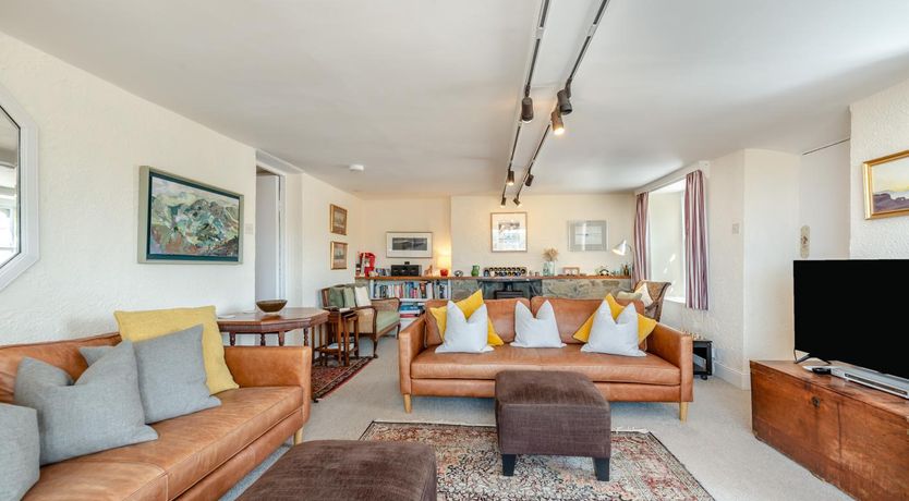 Photo of 4 Bed in Little Haven