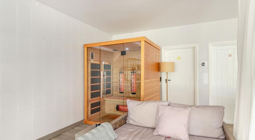 Photo of 8 Bed in Bozeat