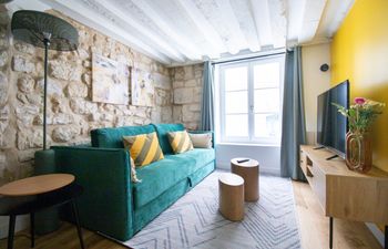 The Elegance of Paris Holiday Home