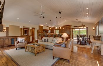 Serene Mountain Place Holiday Home