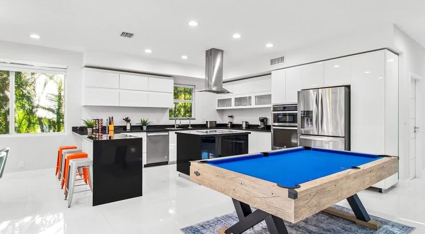 Photo of Hollwood Beach Bliss