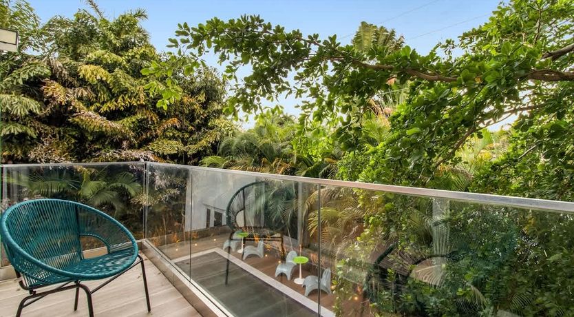 Photo of Hollwood Beach Bliss