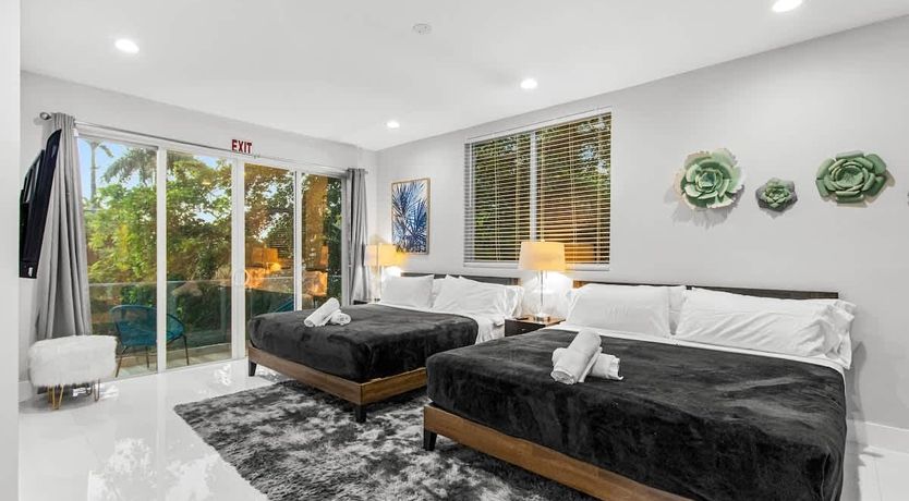 Photo of Hollwood Beach Bliss