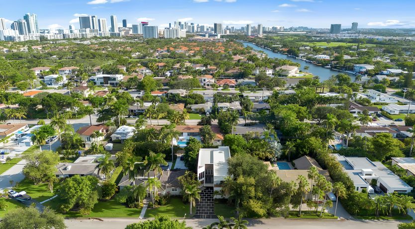 Photo of Hollwood Beach Bliss