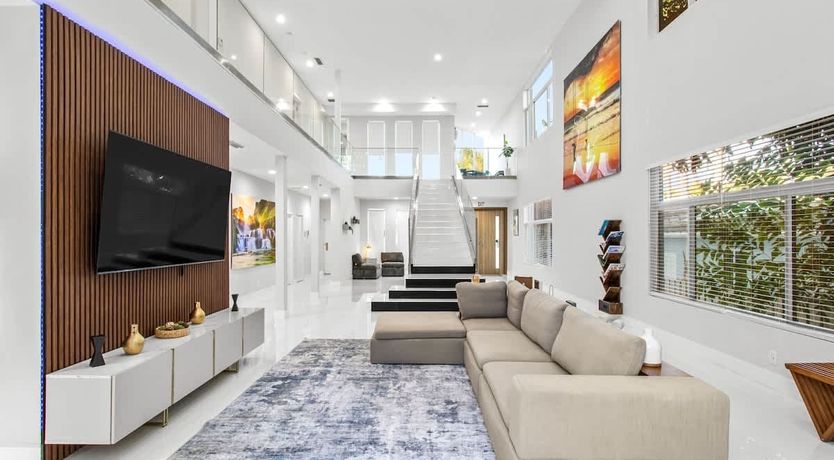 Photo of Hollwood Beach Bliss