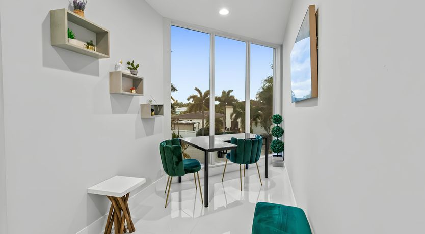 Photo of Hollwood Beach Bliss