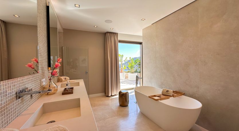 Photo of Riviera Wonder