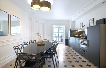 The Wondrous Eighth Holiday Home