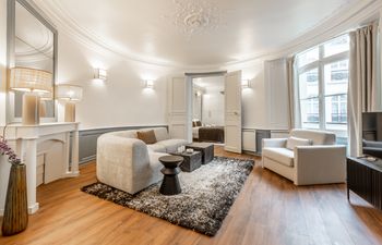 Palais de Lumière Holiday Home