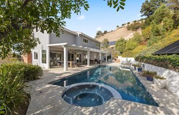 Playback LA Holiday Home