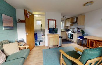 10 Strawberry Hill, Tolroy Manor Holiday Home