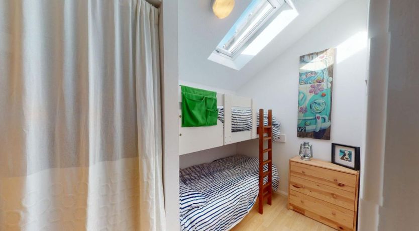 Photo of 10 Strawberry Hill, Tolroy Manor