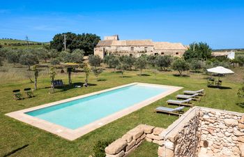 The Sunny Outlook Holiday Home