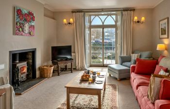 Waterside Breeze Holiday Home