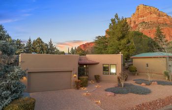 Red Rock Glow Holiday Home