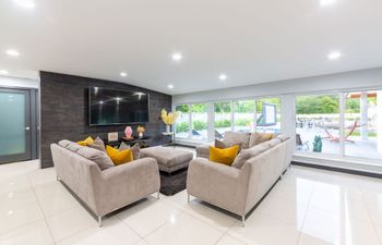 Golden Glades Gem Holiday Home