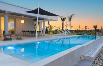 Check-In Time Holiday Home