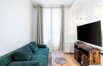 Parisian Fringe Holiday Home