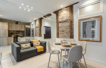 The Malasaña Base Holiday Home