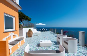 Riviera Vista Charm Holiday Home