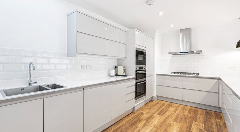 Photo of Jewel & Bronze