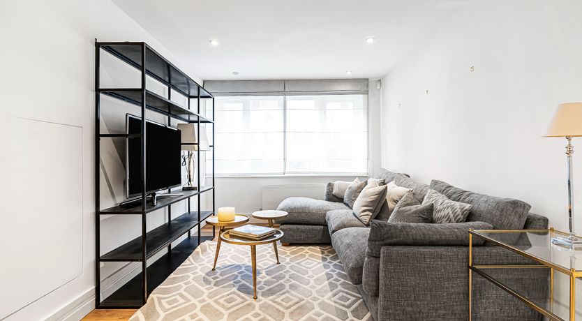 Photo of Jewel & Bronze