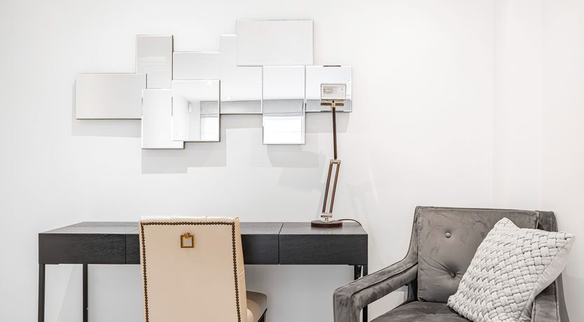 Photo of Jewel & Bronze