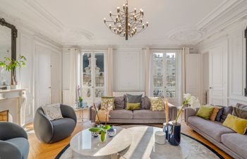 Luxe In Light Holiday Home