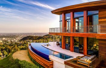 Curveball Holiday Home