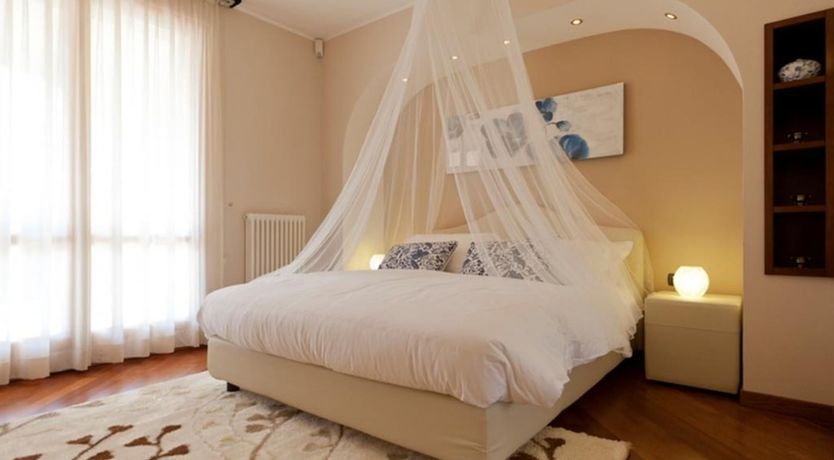 Photo of Lakes & Mountains