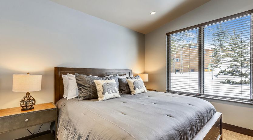 Photo of Peaks & Powder