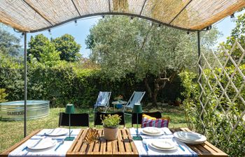 Verdant Serene Holiday Home