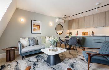 Snug City Life Holiday Home