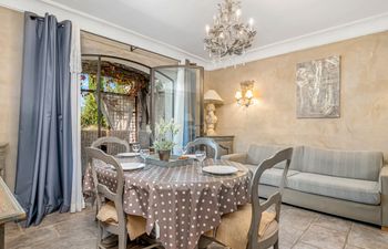 The Luberon Farmhouse Holiday Home