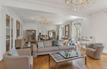 The Parisian Belle Holiday Home