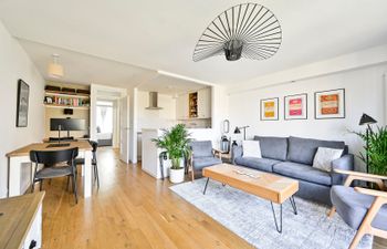 Along the Canal Holiday Home