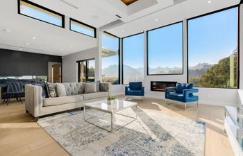 Cinematic Views Holiday Home