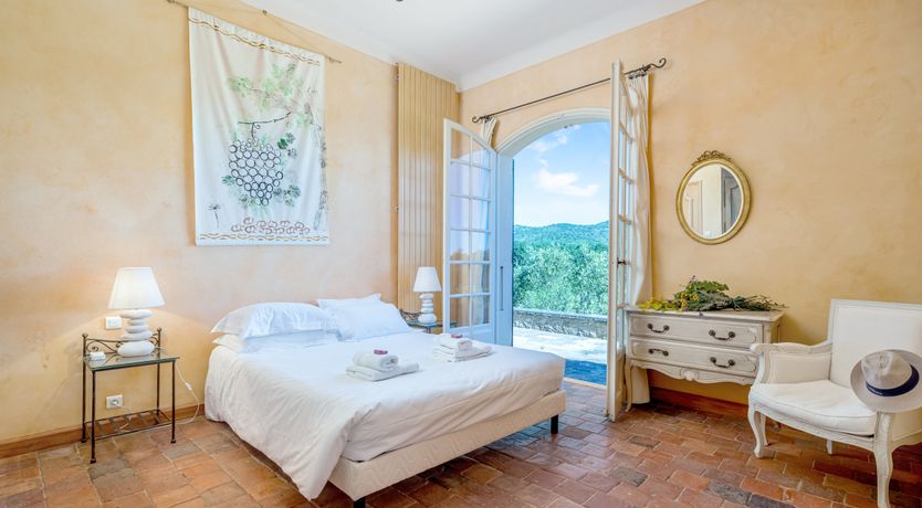 Photo of Luberon Vines & Woodland